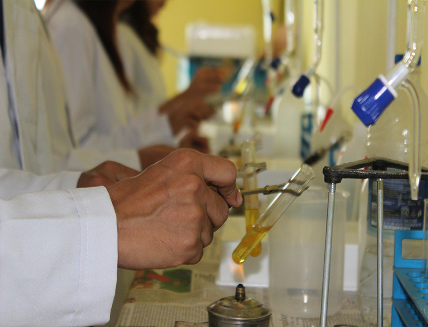 Courses - Practical Lab | Naseema Institute of Optometry and Research